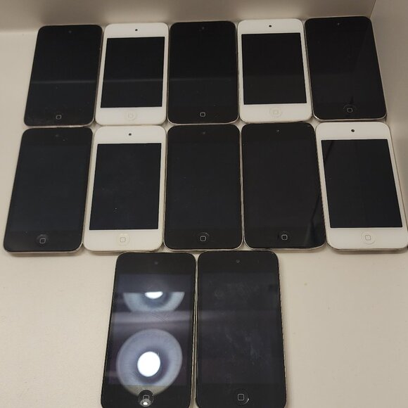 Apple iPod Touch 4th Generation 8GB 16GB 32GB 64GB Black White - Picture 1 of 2